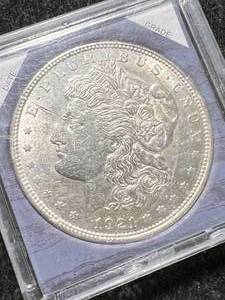lot 50 image: 1921 US MORGAN SILVER DOLLAR IN CASE