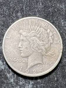 lot 54 image: 1924 US PEACE SILVER DOLLAR