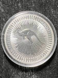 lot 58 image: 2023 AUSTRALIAN KANGAROO 1 TROY OZ .9999 FINE SILVER IN AIRTITE