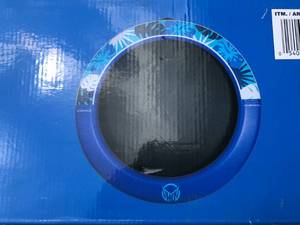 lot 7 image: Mini Oasis Inflatable Ring Lounger