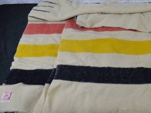 lot 1 image: VINTAGE HUDSONS BAY FOUR POINT WOOL BLANKET
