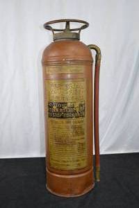 lot 2 image: VINTAGE COPPER AND BRASS FIRE EXTINGUISHER