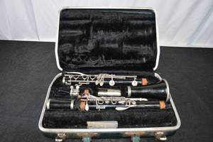 lot 12 image: BUNDY CLARINET