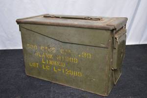 lot 27 image: VINTAGE WWII MILITARY AMMO BOX