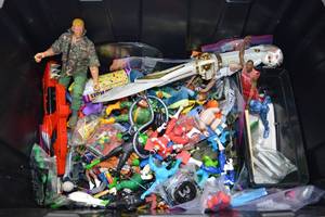 lot 53 image: LARGE COLLECTIBLE ACTION FIGURES AND TOYS