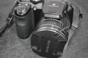 lot 60 image: FUJI FILM 35MM CAMERA