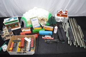 lot 63 image: TRAIN BUILDING LOT WITH LOCOMOTIVE AND CARS