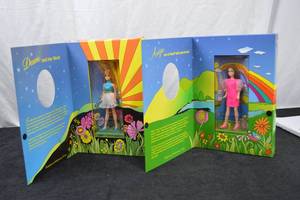 lot 75 image: COMMEMORATIVE DAWN AND ANGIE DOLLS NIB