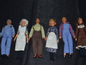 lot 86 image: Vintage 1974 Waltons Family Poseable Dolls