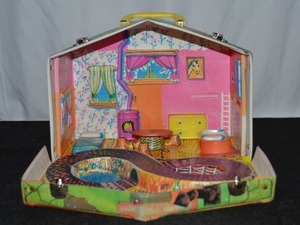 lot 91 image: Vintage Liddle Kiddles Klub House, 1965