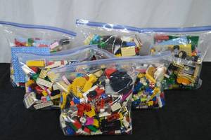 lot 119 image: Huge Lot of Legos