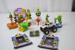 lot 170 image: WARNER BROS MARVIN THE MARTIAN COLLECTIBLE LOT