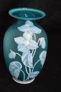lot 173 image: Fenton Art Glass and Cincinnati Art Museum Vase, 1984