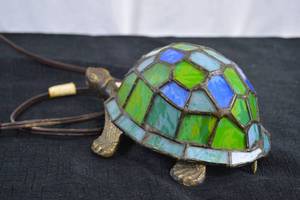 lot 183 image: Vintage Small Brass Turtle Tiffany Style Table Lamp