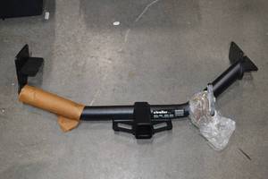 lot 202 image: Trailer Hitch Mount