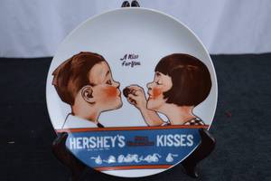 lot 234 image: Hersheys Kiss Collector Plate