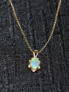 lot 254 image: 14k Gold Opal Necklace