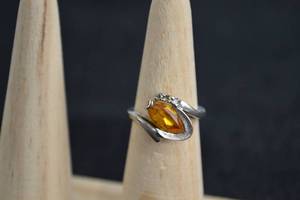 lot 256 image: 10k Gold Topaz And Diamond Ring