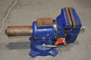 lot 269 image: Wilton Bench Vise