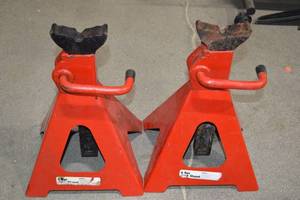 lot 272 image: 6 Ton Jack Stands