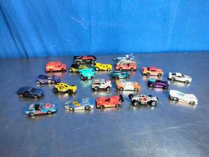 lot 30 image: Lot of Hot Wheels and Other Cars