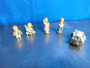 lot 35 image: Vintage Hummel Figurines