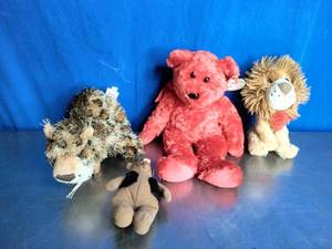 lot 37 image: Lot of Vintage Stuff Animals