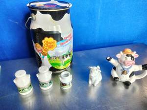 lot 43 image: Cow Related Collectibles