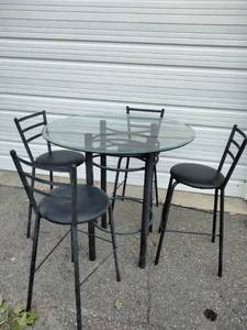 lot 47 image: 5 Piece Patio Set