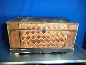 lot 58 image: Vintage Trunk