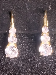lot 2 image: 3 Stone Earrings