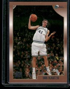 lot 326 image: Dirk Nowitzki RC 1999 Topps #154 Rookie Basketball Card