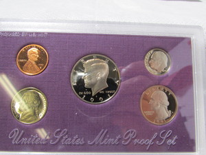 lot 114 image: Mint Proof Set