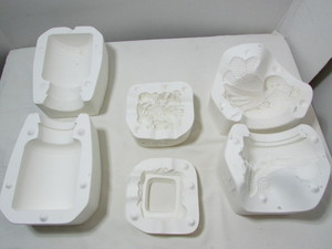 lot 200 image: Cerichorme Slip Molds