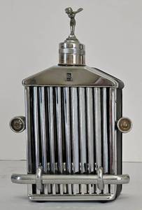 lot 201 image: Vintage Rolls Royce Grille Musical Decanter