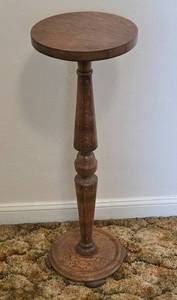 lot 209 image: Shapely Wooden PlantDisplay Stand