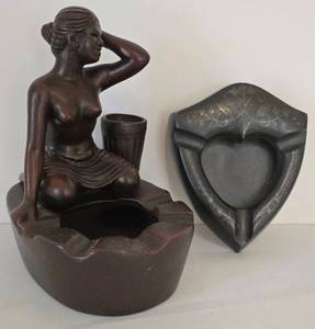 lot 211 image: Stunning Art Deco Style Ashtray  Vintage Metal Ashtray