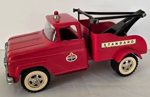 lot 245 image: Rare Vintage 1961 TONKA Standard Wrecker