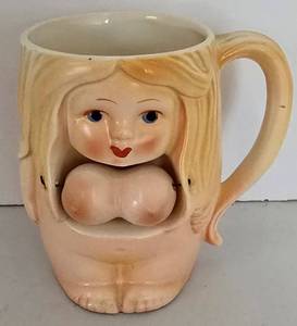 lot 256 image: Vintage Japan Woman Risqu Nodder Mug