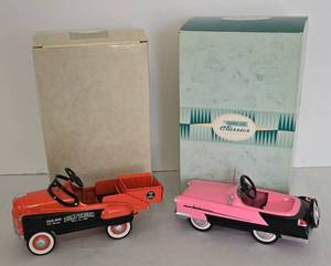 lot 269 image: Boxed Hallmark Kiddie Car Classics Duo including Hallmark Kiddie Car Kidillac