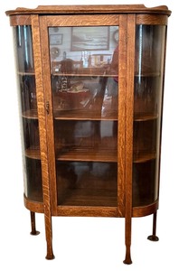 lot 7 image: Antique Oak Curved Glass Curio Cabinet