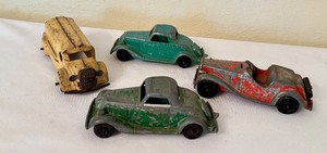 lot 19 image: Set of 4 Vintage Hubley Kiddie Toy Cars Assorted Cast Iron Models