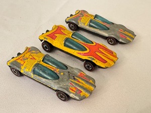 lot 20 image: Set of 3 Vintage 1969 Hot Wheels Swingin Wing Cars