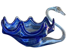 lot 51 image: Sooner Wwirl Glass Vintage MCM Style Hand Blown Blue Swirl Swan Bowl Vase