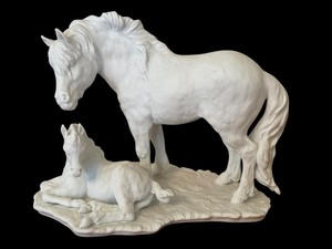 lot 52 image: Kaiser Porcelain Horse and Foal Limited Edition Figurine 28495000 with Certificate