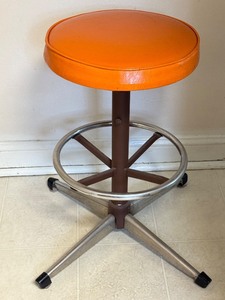 lot 55 image: Vintage Adjustable Orange Vinyl Swivel Stool with Metal Base