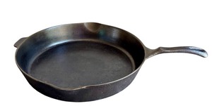 lot 67 image: Wagners 1891 Original 13 58 Inch Cast Iron Skillet