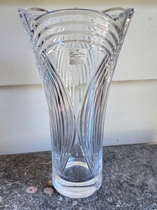 lot 69 image: Crystal Clear Czech Republic Art Glass Vase 14 in