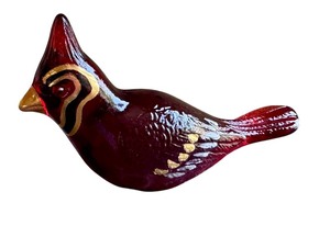 lot 71 image: Hand Painted Fenton Style Glass Cardinal Figurine 5 Inch