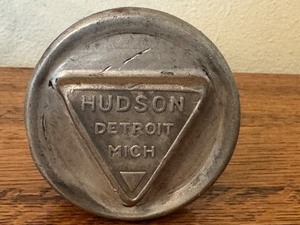 lot 88 image: Antique Hudson Detroit Mich Metal Grease Cap